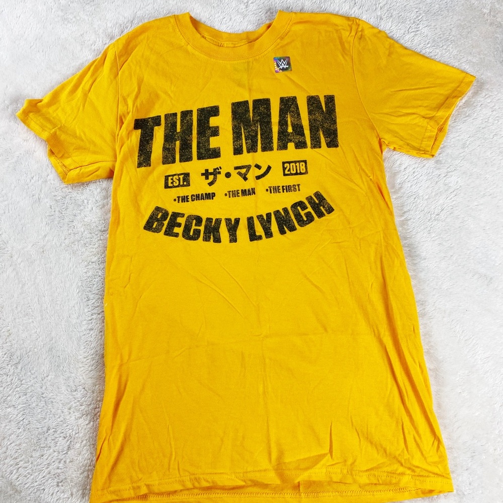 WWE Official Becky Lynch “THE MAN” Yellow Japanese Shirt Size Small New with Tag